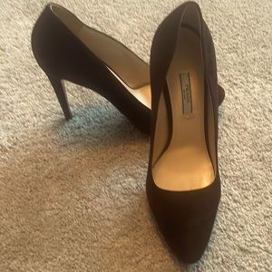 New with tags PRADA brown suede pumps 5” heel rounded toe , great shoe !